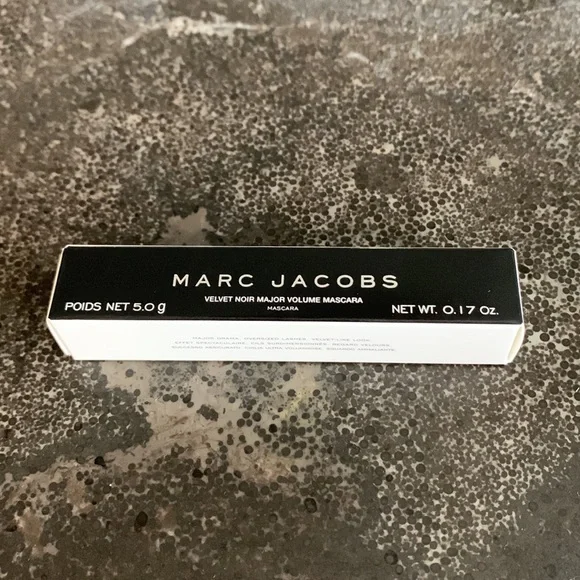 Marc Jacobs Beauty Velvet Noir Major Volume Mascara Noir #10 .17oz - Picture 3 of 8